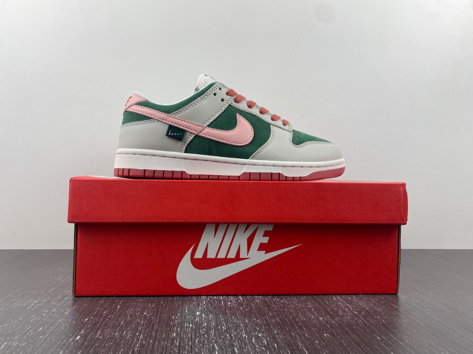 nike dunk low se all petals united fir green (women