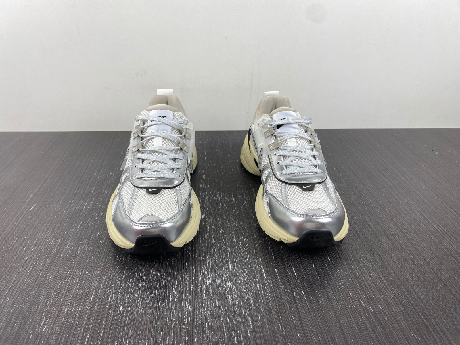 nike runtekk summit white metallic silver fd0736-100