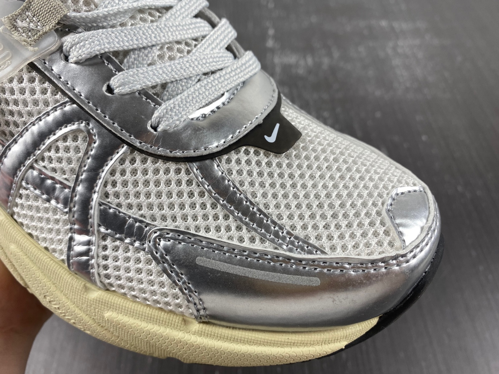 nike runtekk summit white metallic silver fd0736-100