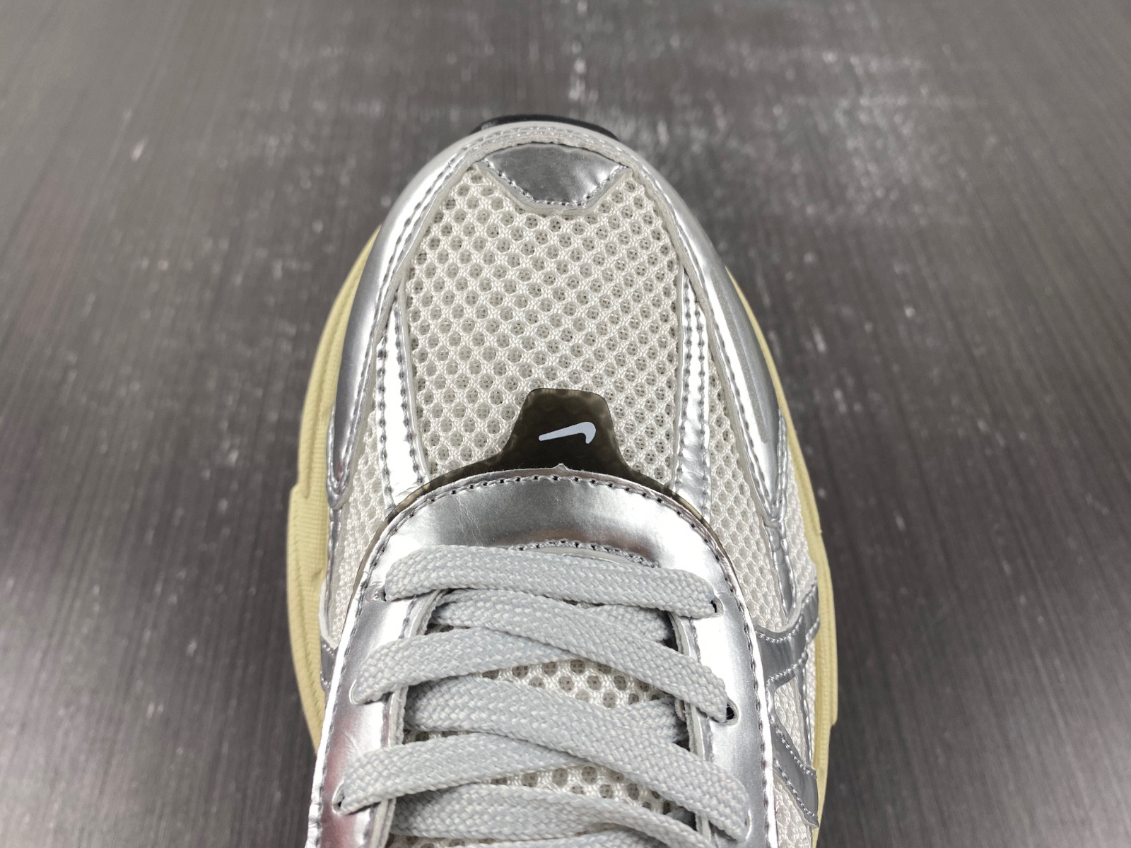 nike runtekk summit white metallic silver fd0736-100