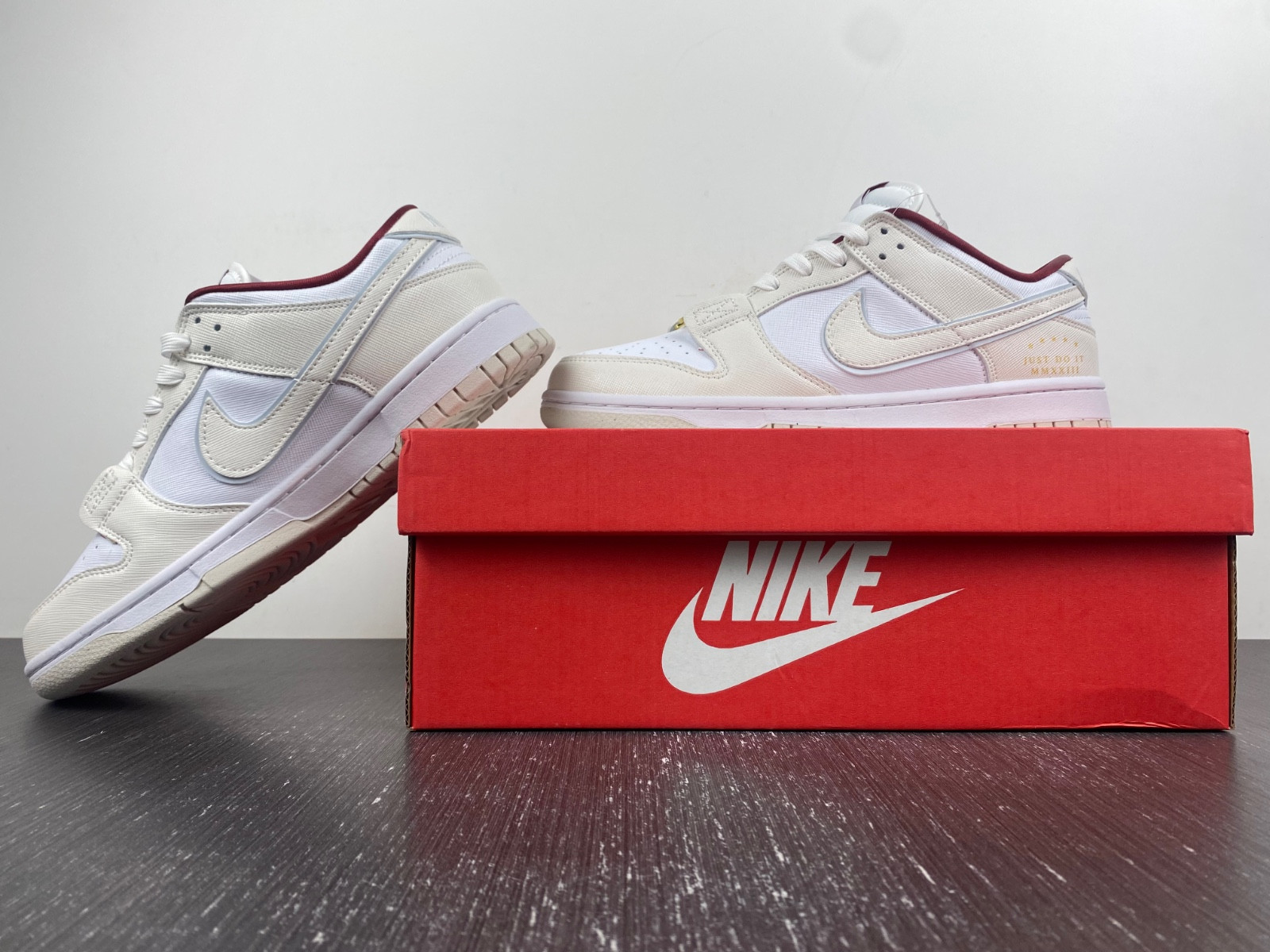 nike dunk low se just do it white phanT0m (women