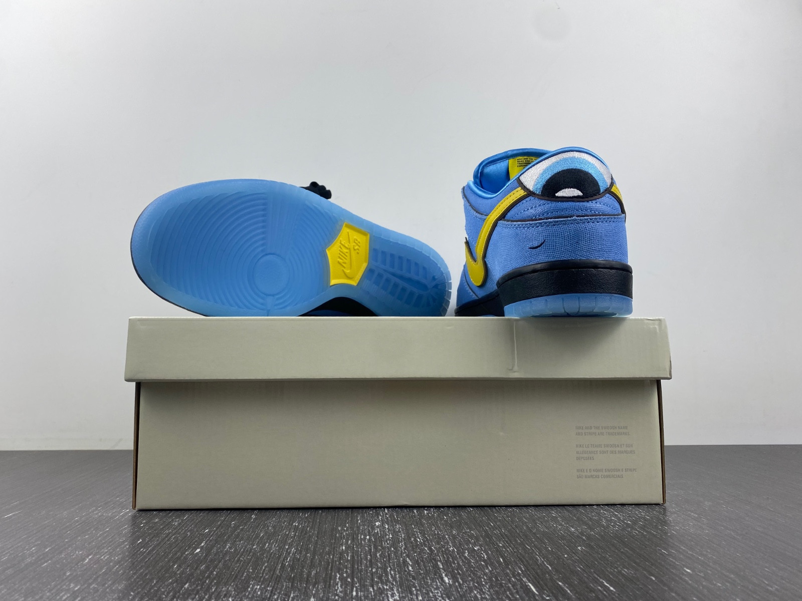 powerpuff girls x nike sb dunk low "bubbles" fz8320-400