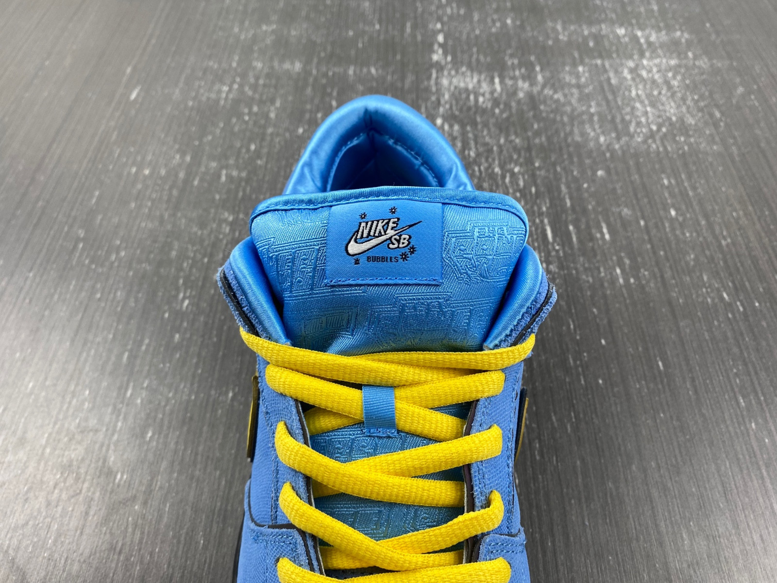powerpuff girls x nike sb dunk low "bubbles" fz8320-400