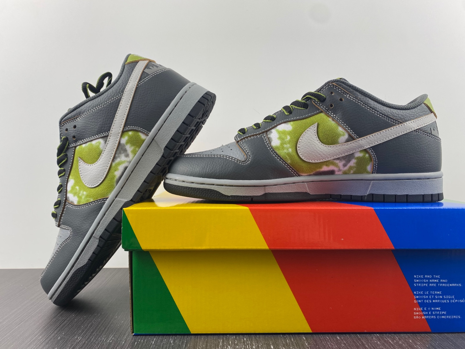 nike sb dunk low huf wait, what!? (friends and family) fd8775-002