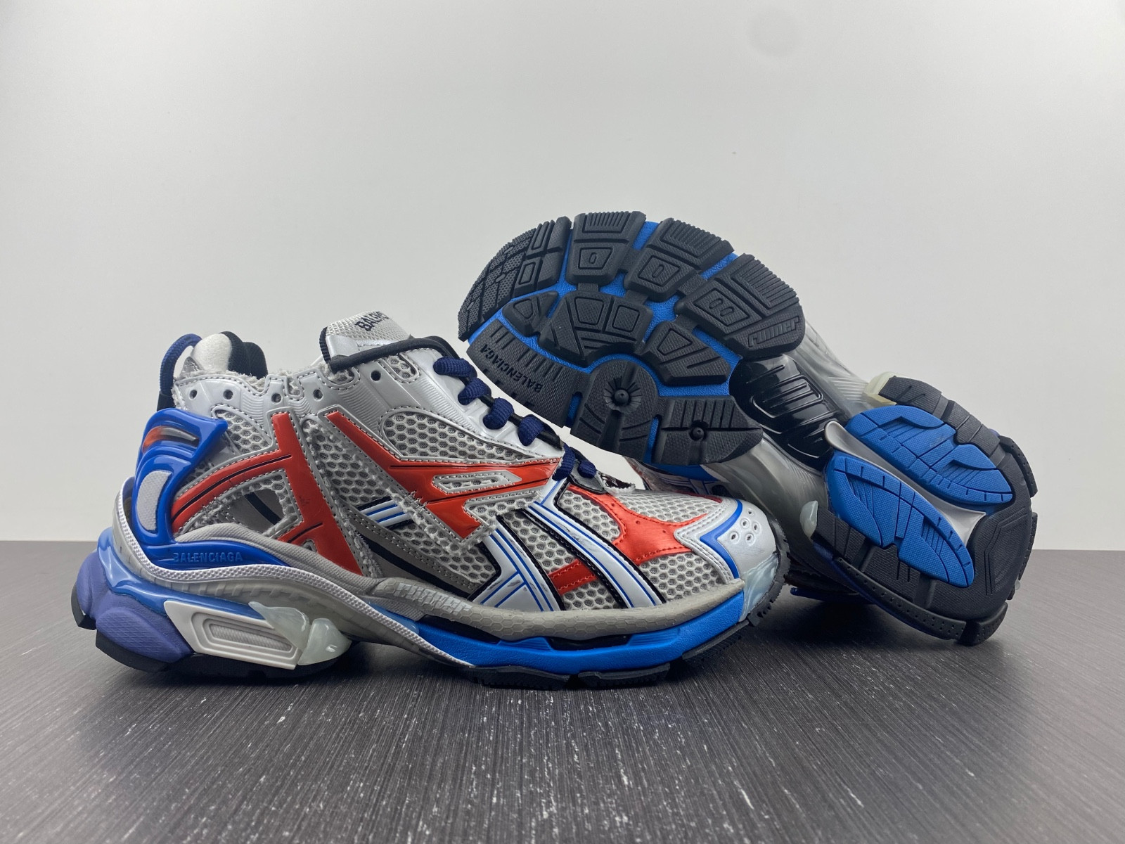 Ba*len*cia*ga runner sneaker