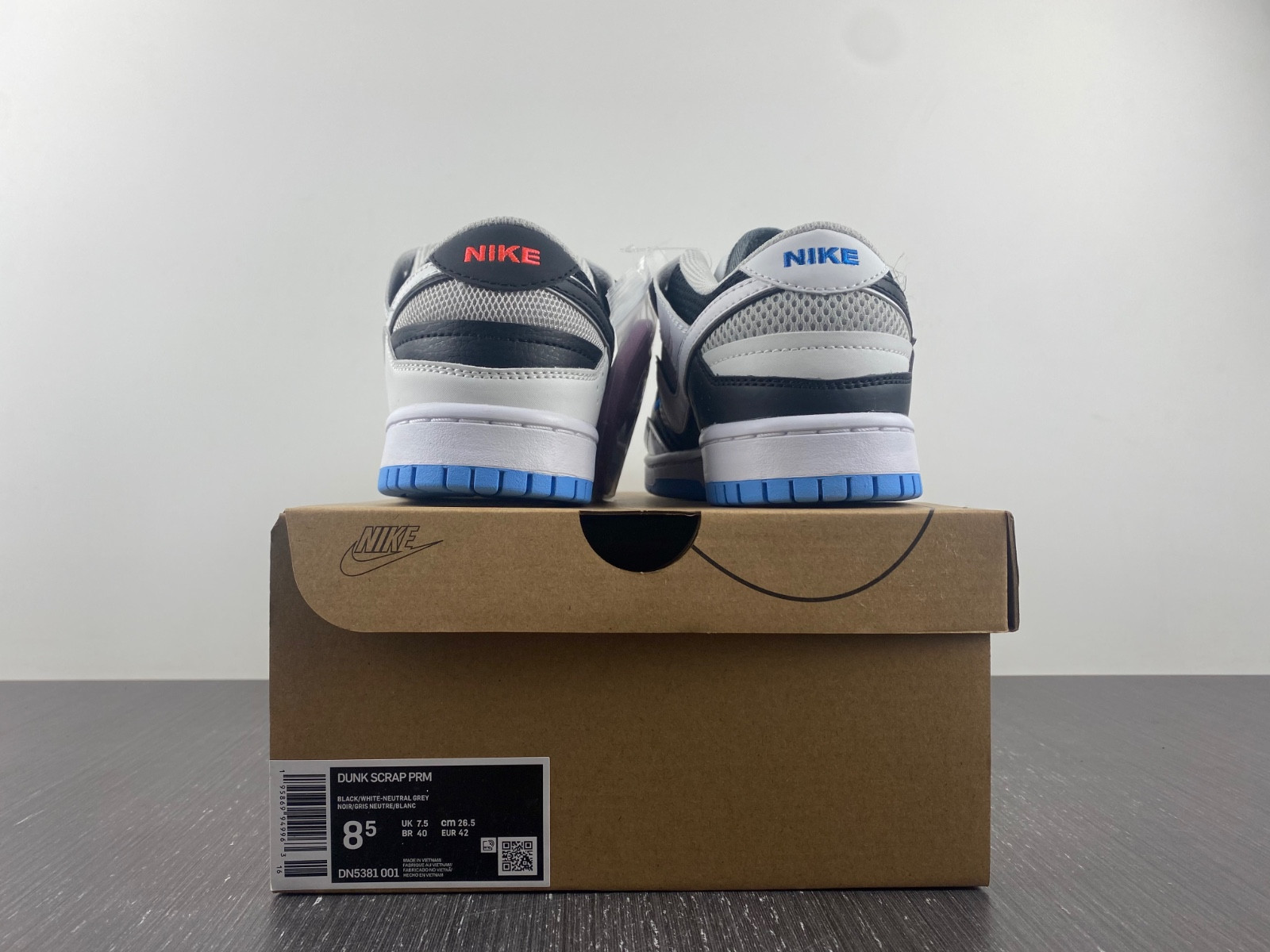 nike dunk low scrap black neutral grey university blue dn5381-001