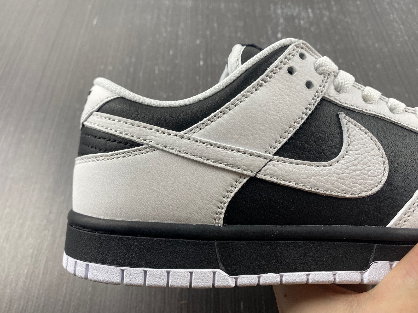 nike dunk low retro reverse panda fd9064-011