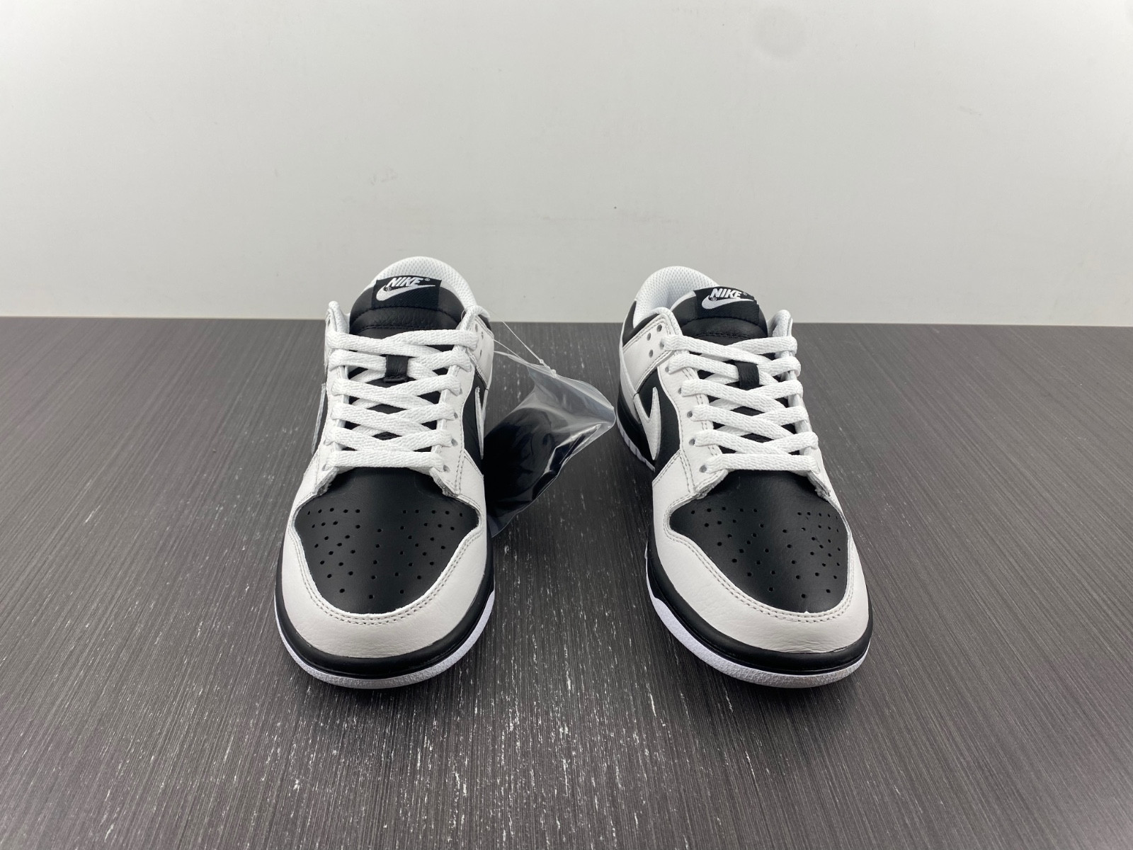 nike dunk low retro reverse panda fd9064-011