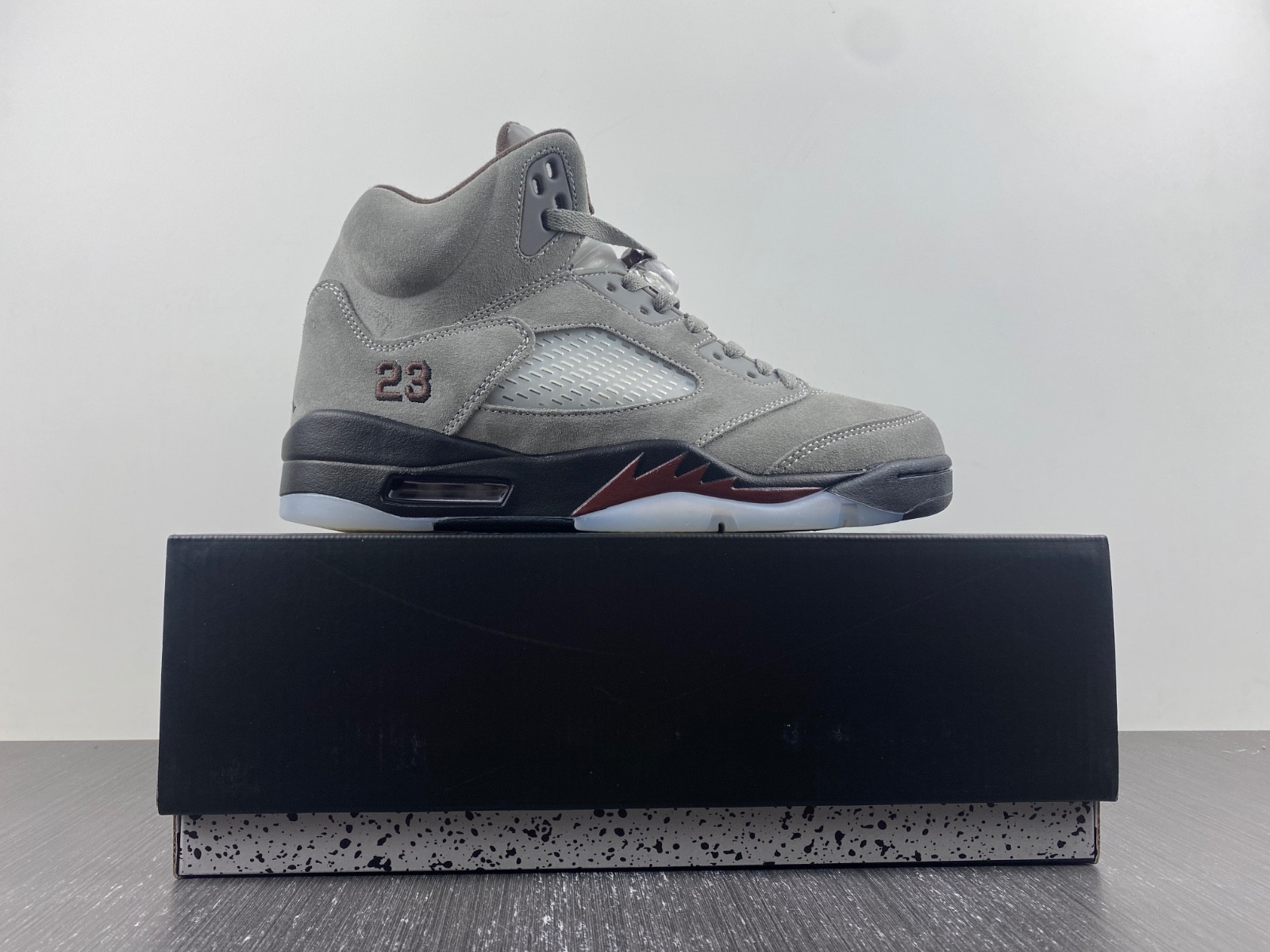 a ma maniére x air jordan 5 light bone fd1330-006