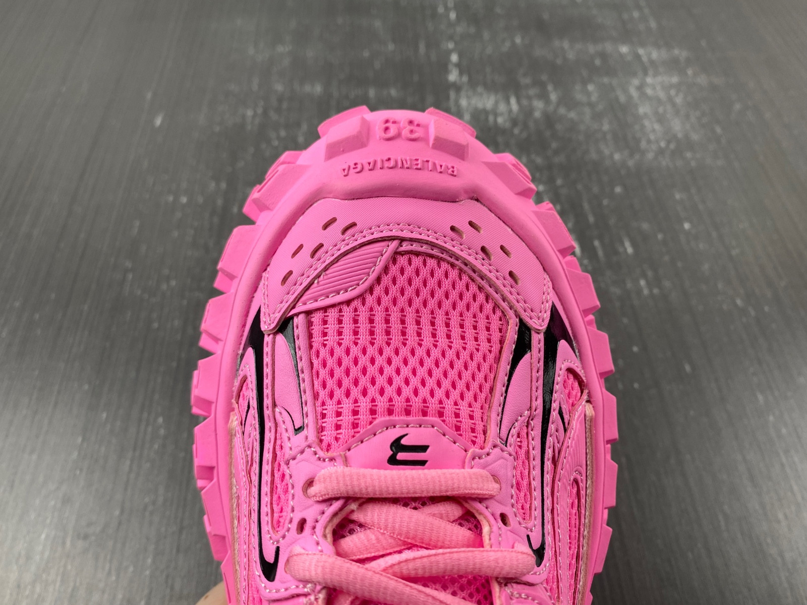 Ba*len*cia*ga defender sneaker