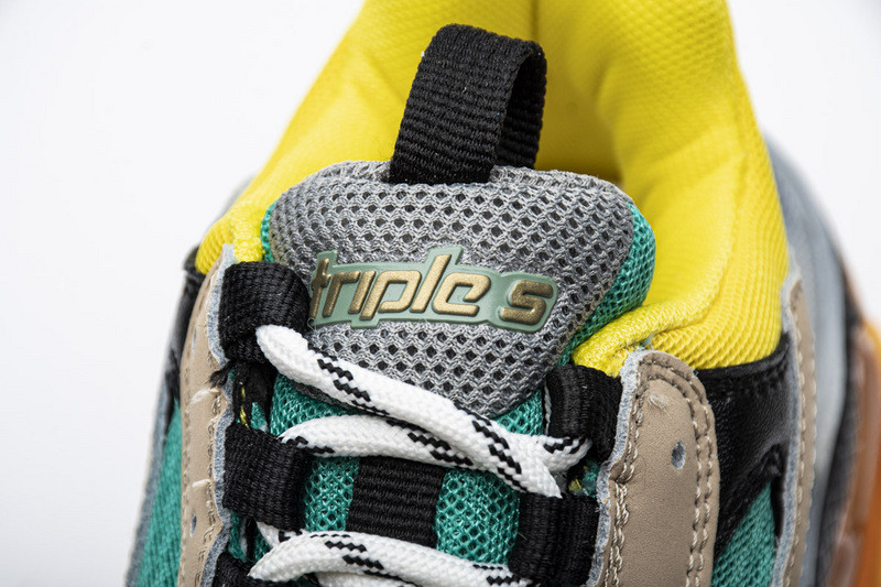 Ba*len*cia*ga triple s