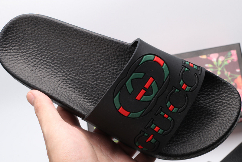 G*u*i slides all black