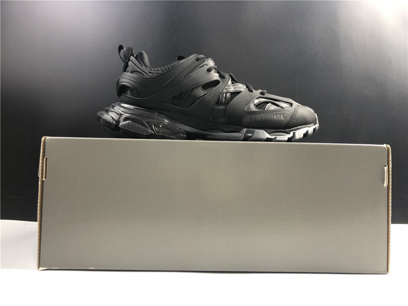 Ba*len*cia*ga track all black