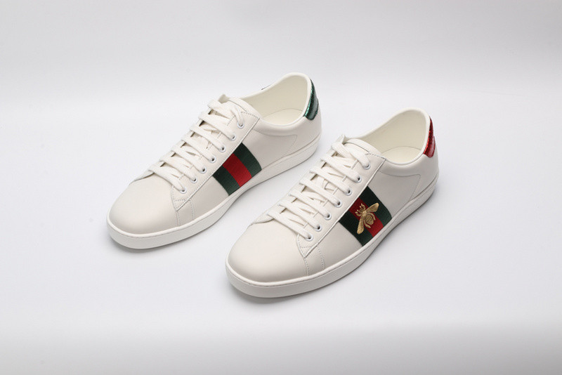 G*u*i ace embroidered low-top sneaker white with bee