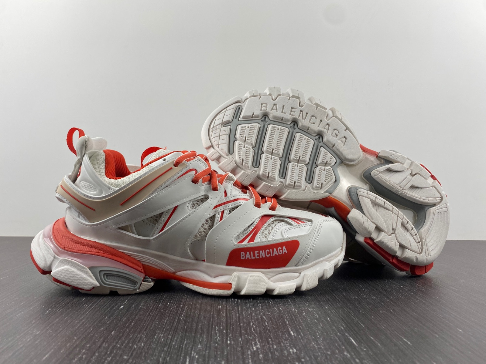 Ba*len*cia*ga track trainers