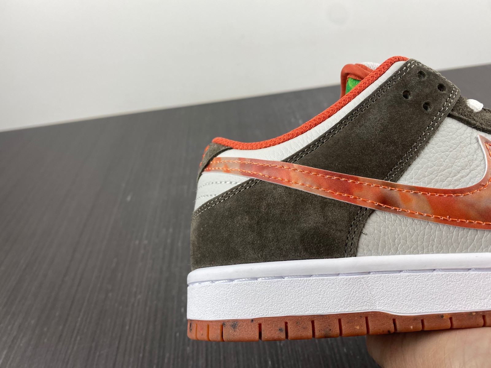 crushed dc nike sb dunk low dh7782-001