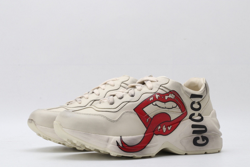 G*u*i ace embroidered low-top sneaker white with lips