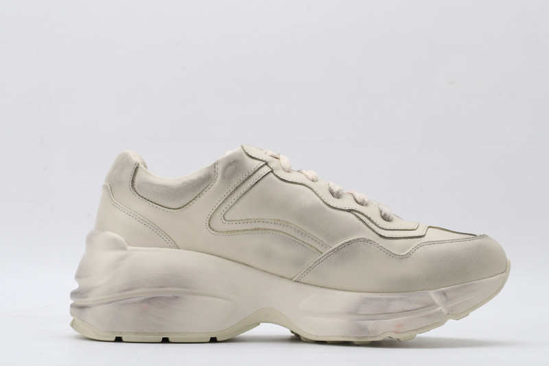 G*u*i ace embroidered low-top sneaker white with lips