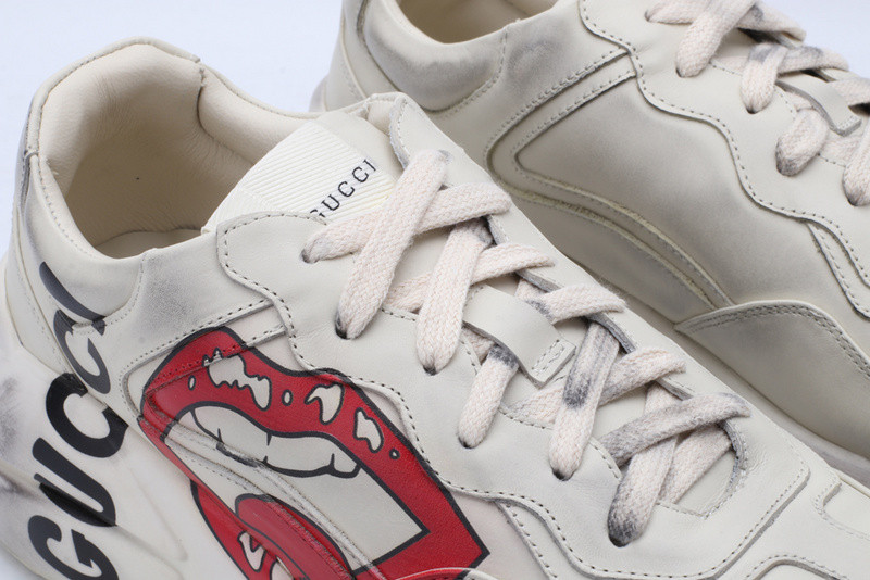 G*u*i ace embroidered low-top sneaker white with lips