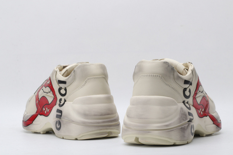 G*u*i ace embroidered low-top sneaker white with lips