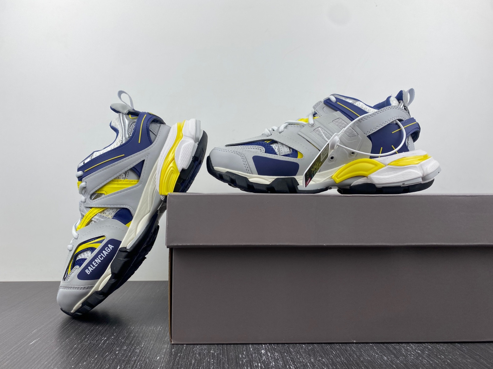 Ba*len*cia*ga trainers track 3.0