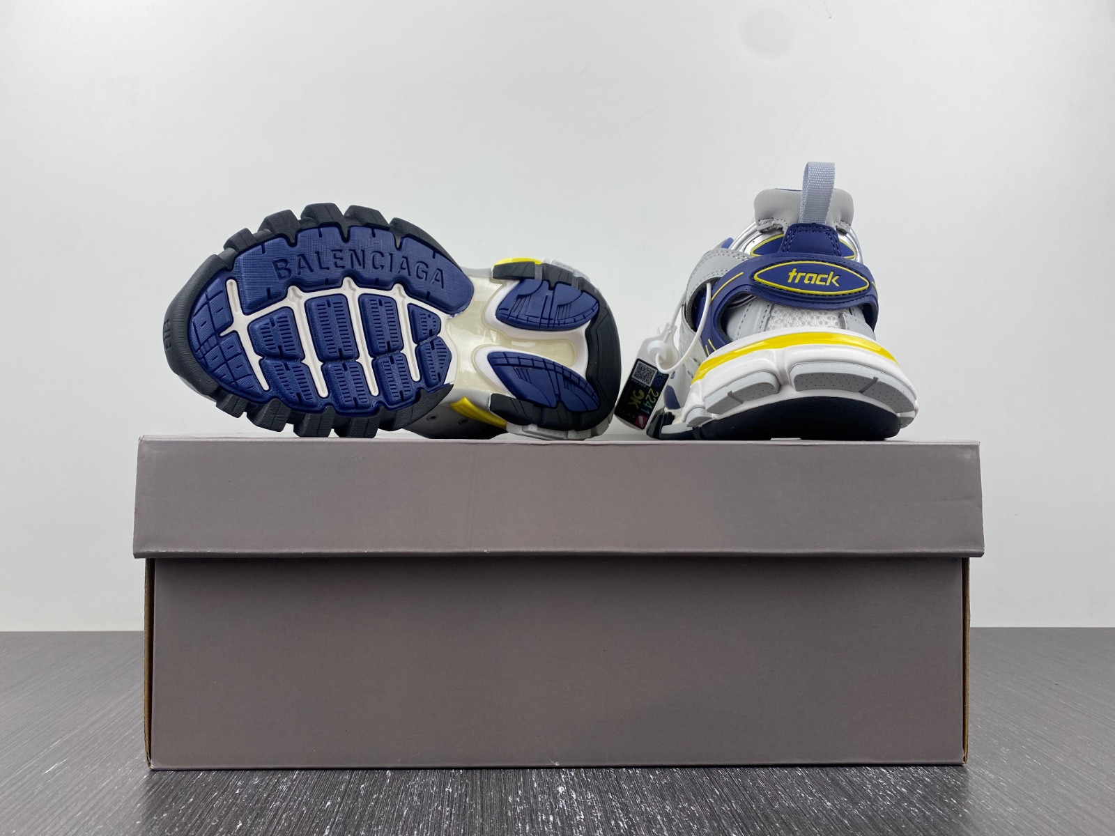 Ba*len*cia*ga trainers track 3.0