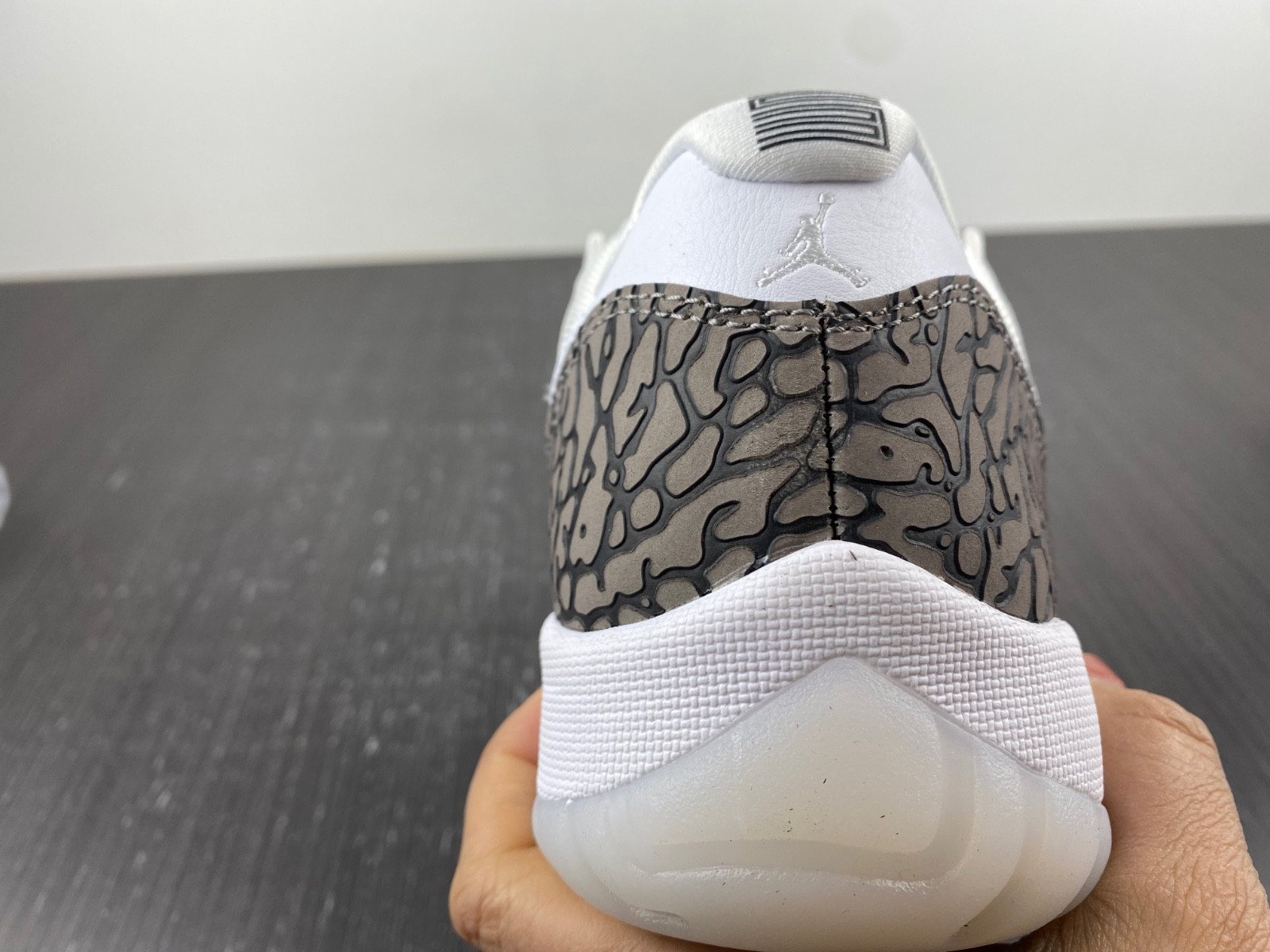 air jordan 11 low elephant print av2187-140