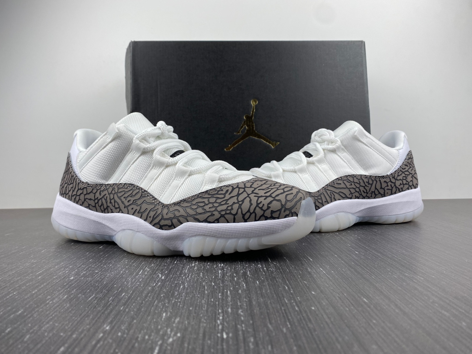 air jordan 11 low elephant print av2187-140