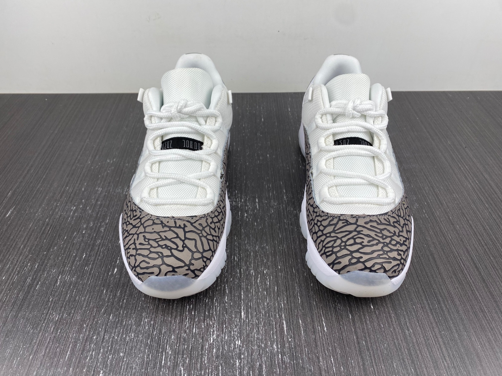 air jordan 11 low elephant print av2187-140