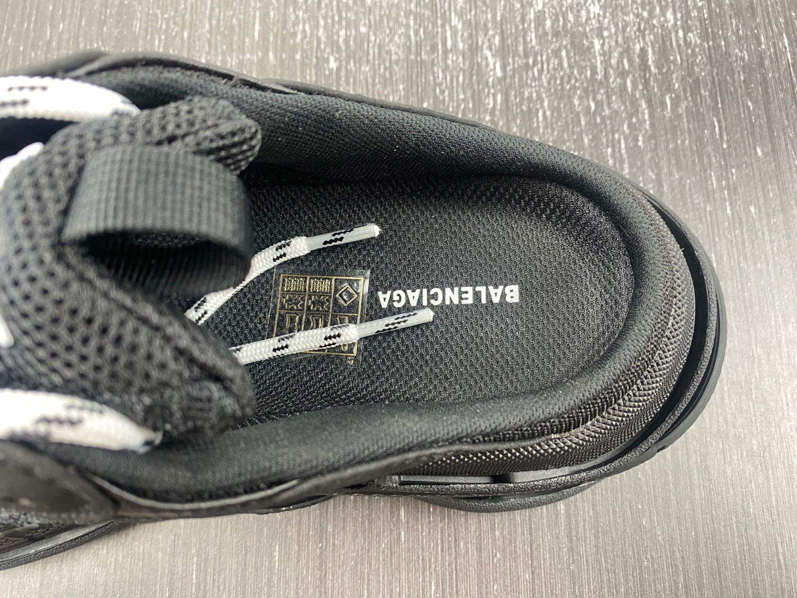 Ba*len*cia*ga triple s