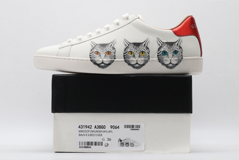 G*u*i ace embroidered low-top sneaker white with cat