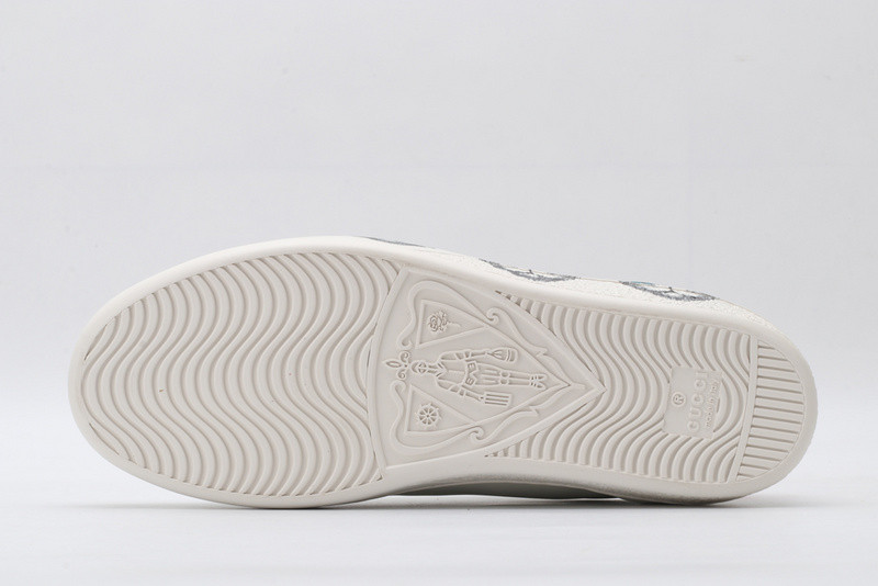 G*u*i ace embroidered low-top sneaker white with cat