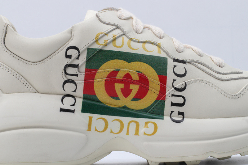 G*u*i ace embroidered low-top sneaker white with print