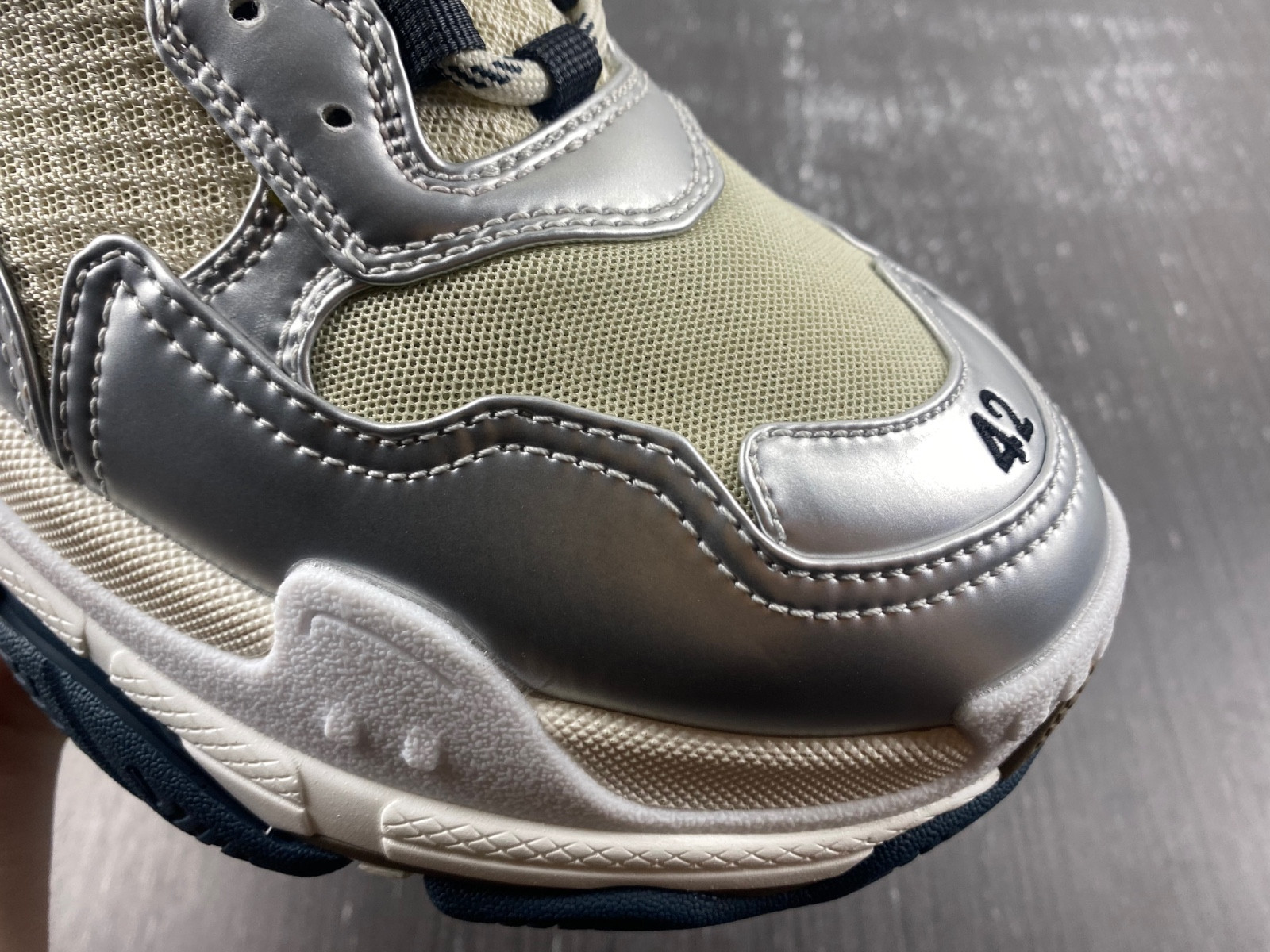 Ba*len*cia*ga triple s