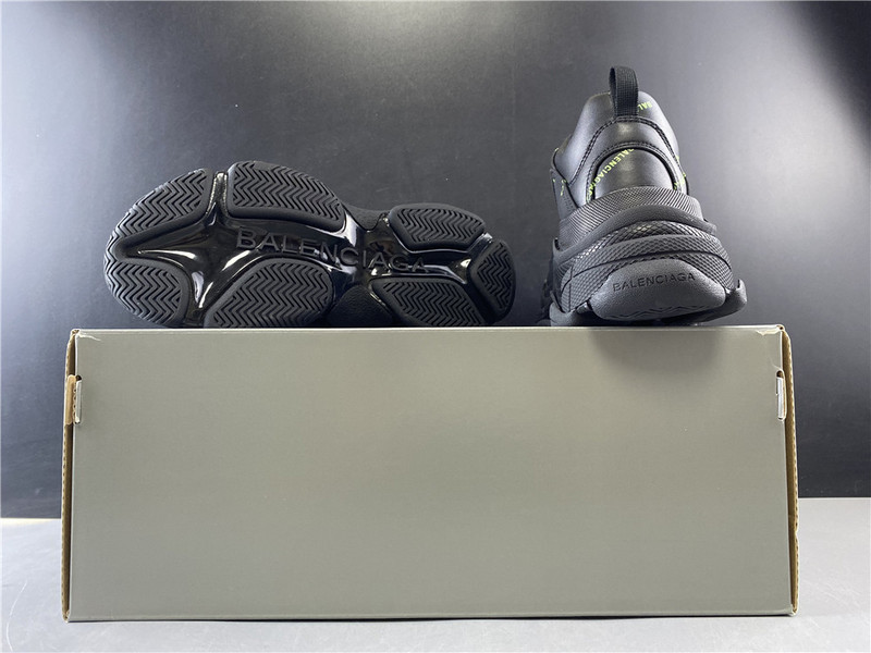 Ba*len*cia*ga triple s