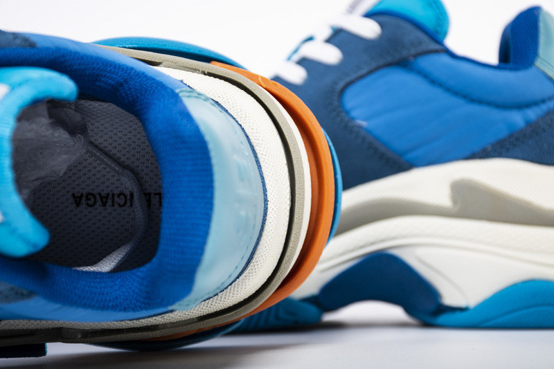 Ba*len*cia*ga triple s trainers