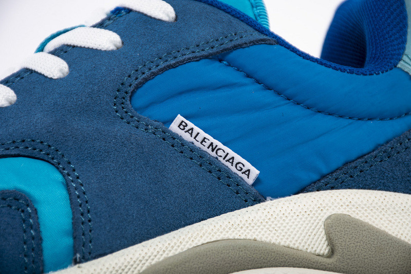 Ba*len*cia*ga triple s trainers