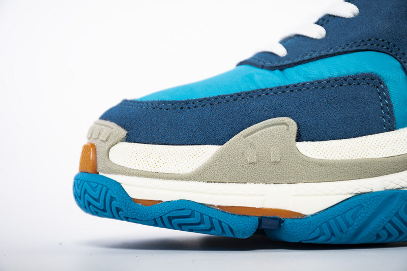 Ba*len*cia*ga triple s trainers