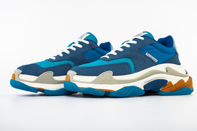 Ba*len*cia*ga triple s trainers