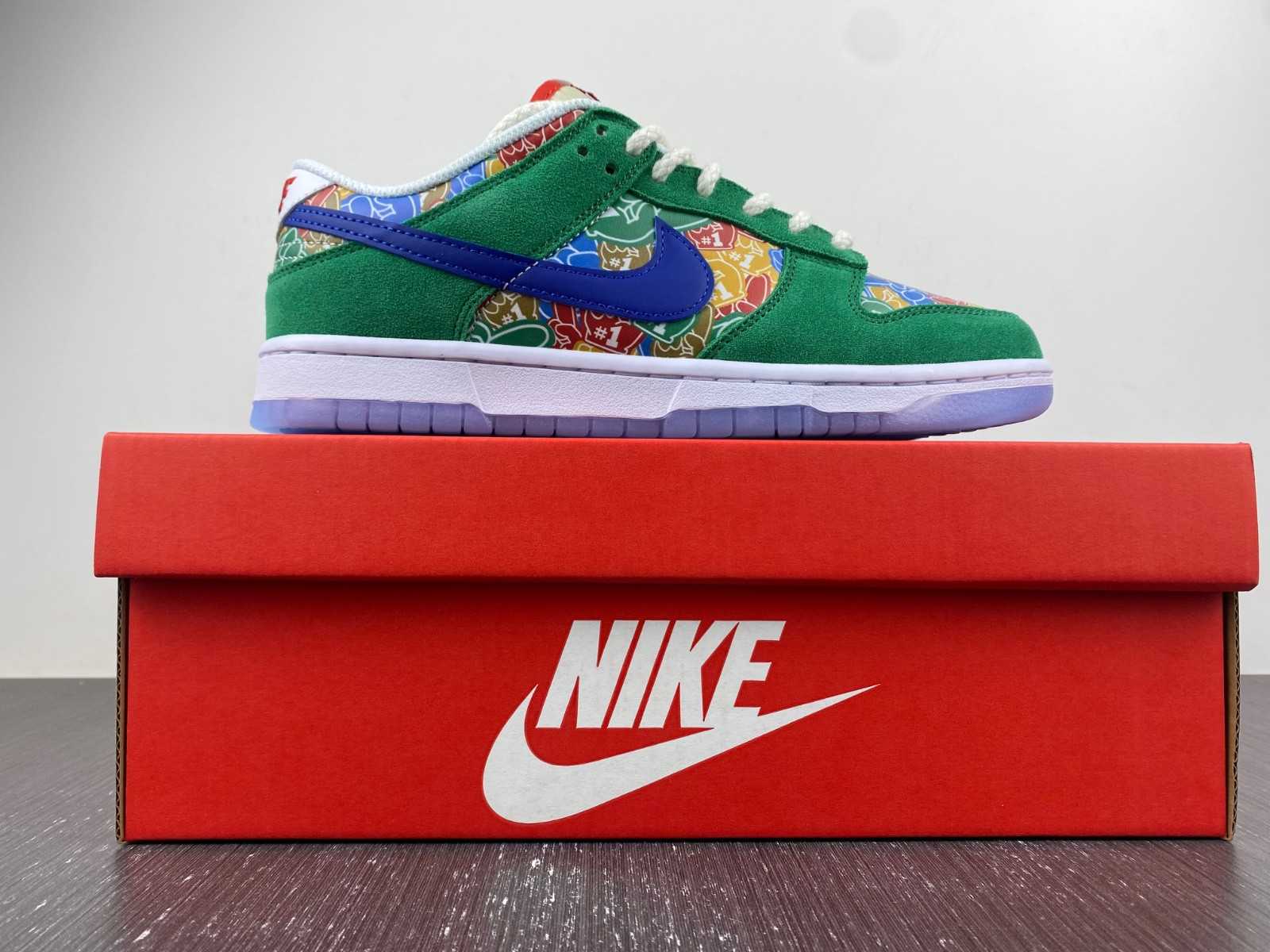 nike dunk low foam finger dz5184-300