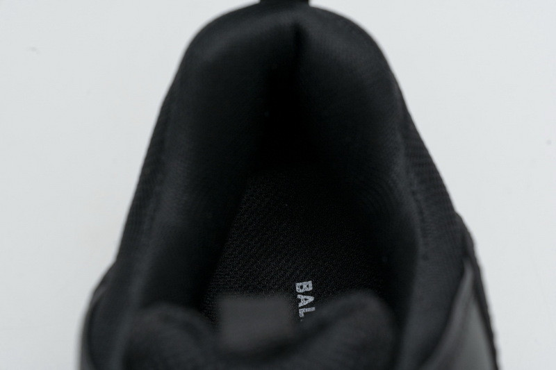 Ba*len*cia*ga triple s