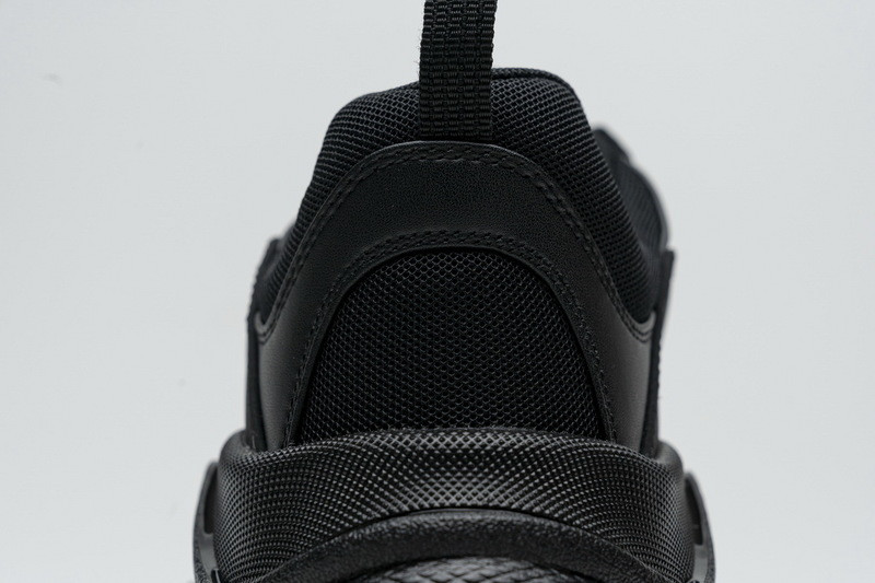 Ba*len*cia*ga triple s