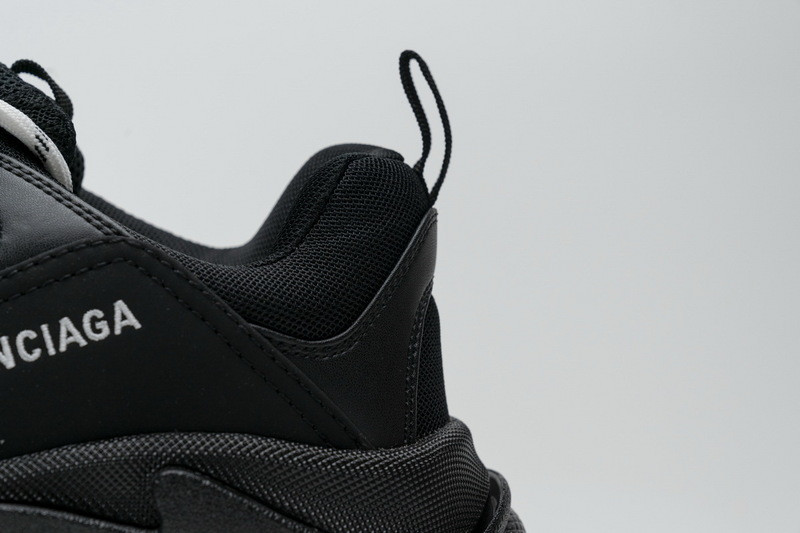 Ba*len*cia*ga triple s