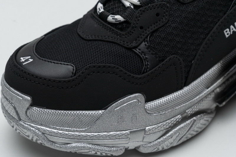 Ba*len*cia*ga triple s