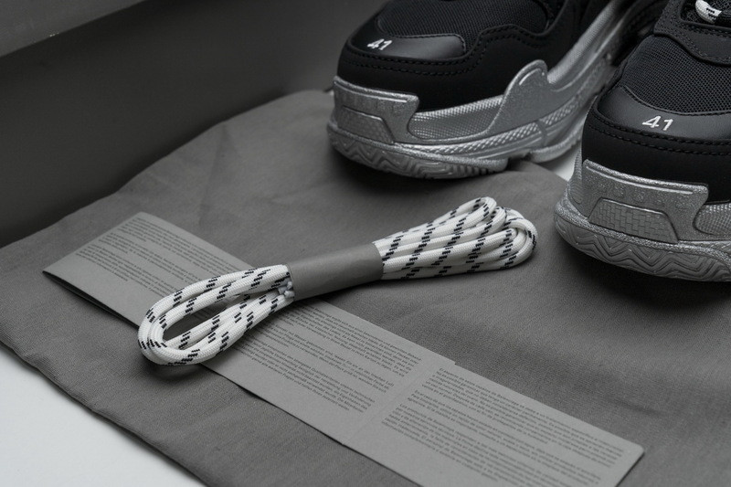 Ba*len*cia*ga triple s