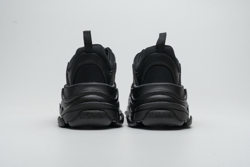 Ba*len*cia*ga triple s