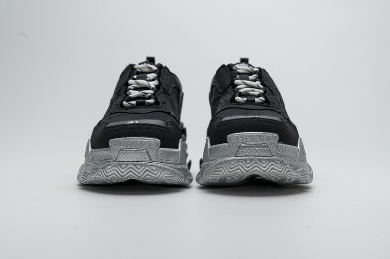 Ba*len*cia*ga triple s