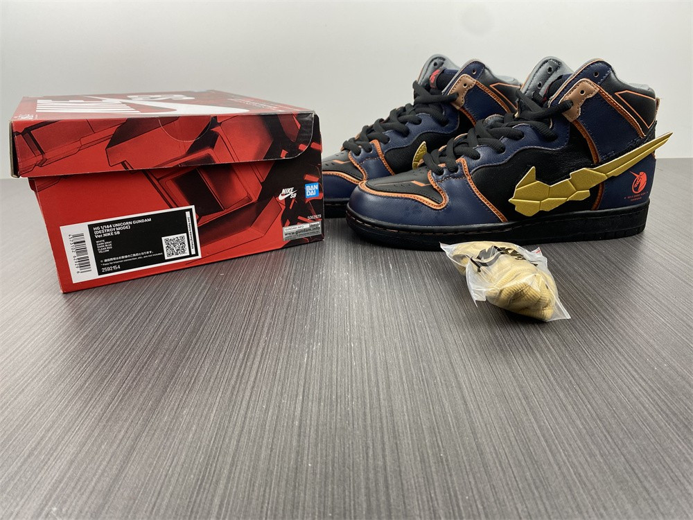 gundam x nike sb dunk high "banshee" dh7717-400