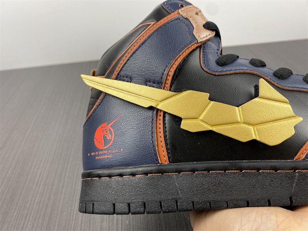 gundam x nike sb dunk high "banshee" dh7717-400