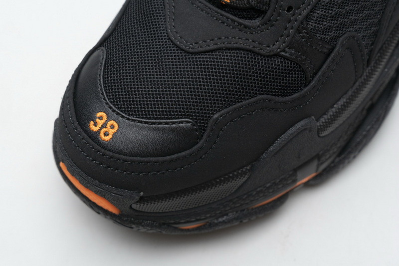 Ba*len*cia*ga triple s